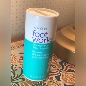 Avon Foot Works antifungal and deodorant foot powder feet pedicure‎ - 2.6 oz